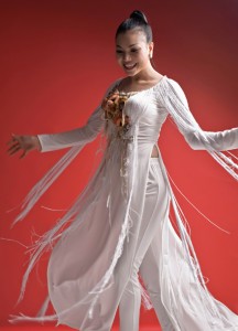 ngoc hang ao dai